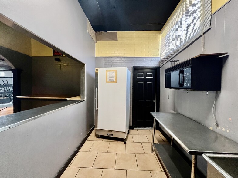 More Photos Of 5400 E 12th St, Kansas City Freestanding For Sale