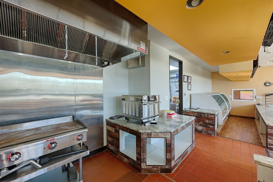 More Photos Of 1112 N Frazier St, Conroe Freestanding For Sale