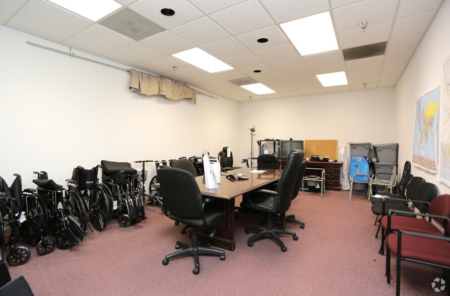 More Photos Of 225 Curie Dr, Alpharetta Light Distribution For Lease