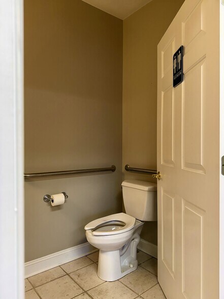 More Photos Of 2758 Electric Rd, Roanoke Medical For Lease