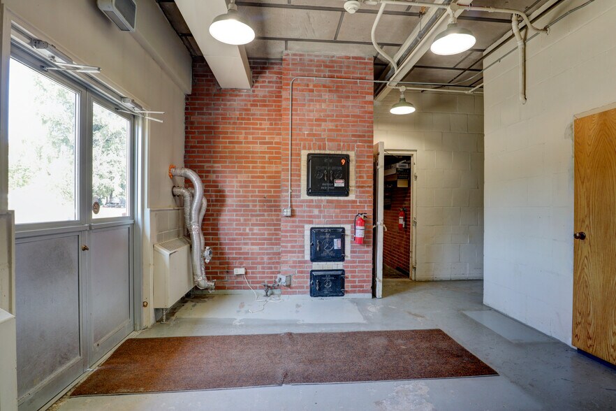 More Photos Of 4960 Hill Rd, Kennedy Schools For Sale