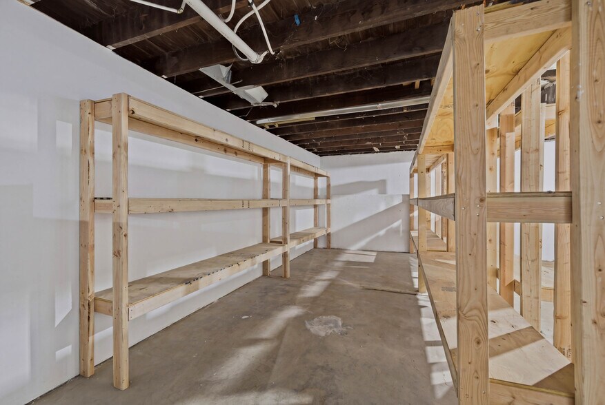 More Photos Of 307 E 23rd St S, Independence Office For Sale