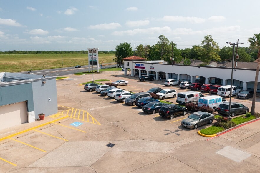 More Photos Of 15965 Westheimer Rd, Houston Unknown For Lease
