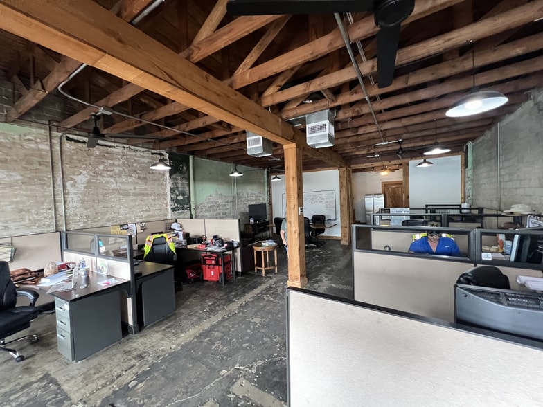 More Photos Of 4417 Belmont Ave, Dallas Flex For Sale