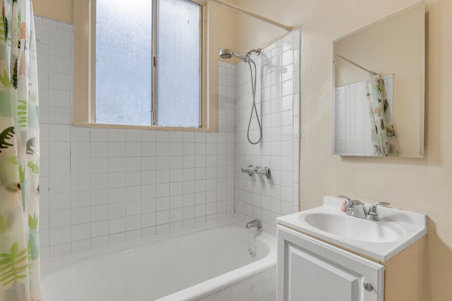 More Photos Of 844 W Martin Luther King Jr Blvd, Los Angeles Apartments For Sale