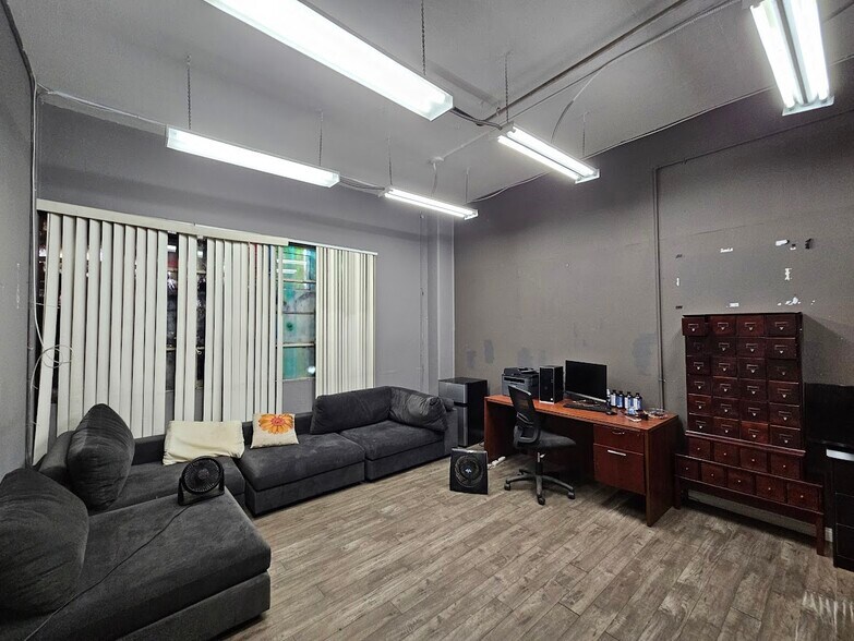 More Photos Of 1722 Santee St, Los Angeles Warehouse For Lease