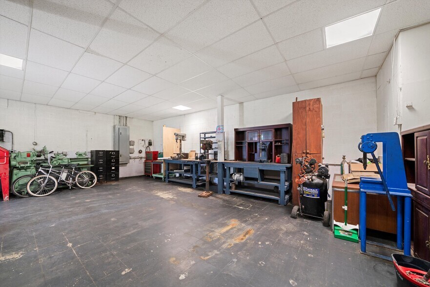 More Photos Of 591 Burnham Ave, Calumet City Office Residential For Sale