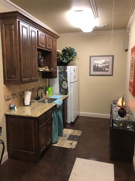 More Photos Of 8205 Mid Cities Blvd, North Richland Hills Office For Lease