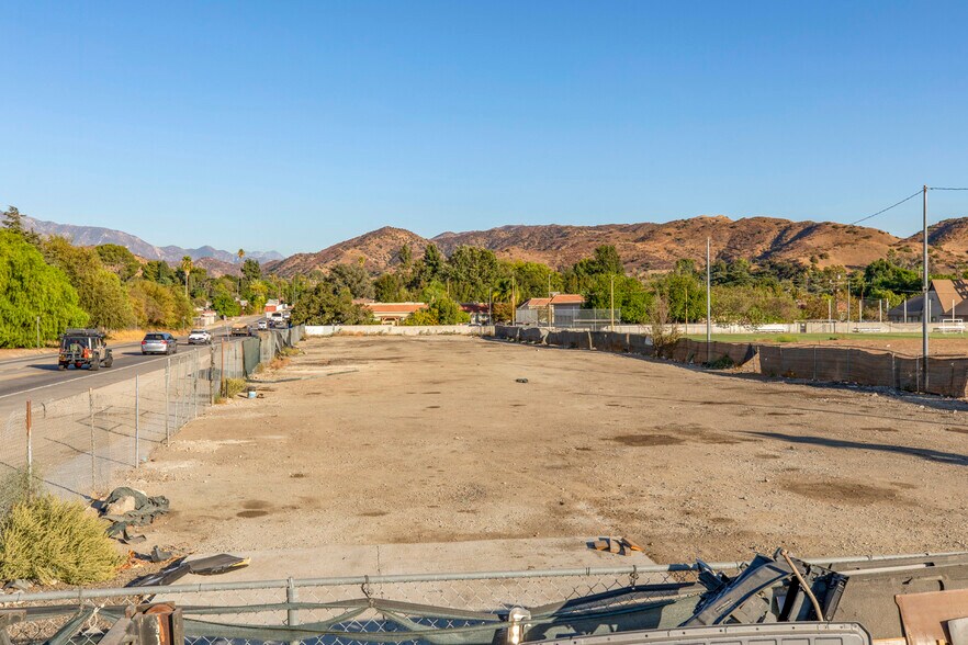 More Photos Of 9052-9058 Sunland Blvd, Sun Valley Office For Sale