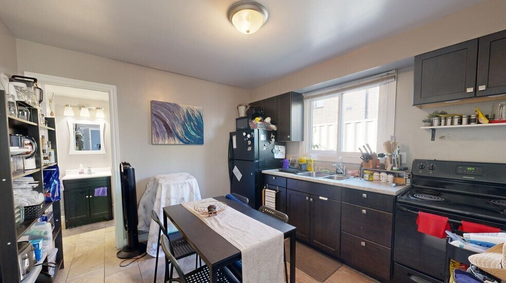 More Photos Of 184 Simcoe St, London Apartments For Sale