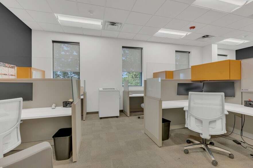 More Photos Of 266 Seaboard Ln, Franklin Medical For Sale