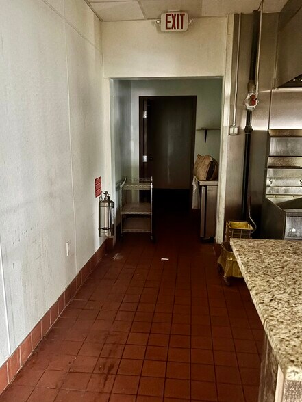 More Photos Of 5617 Mccart Ave, Fort Worth Service Station For Lease