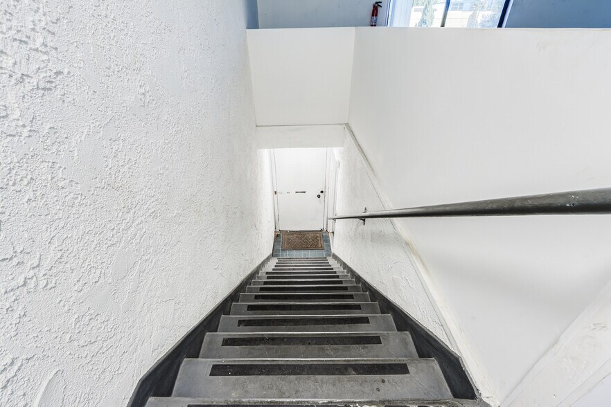 More Photos Of 8642 Venice Blvd, Los Angeles Office Residential For Sale