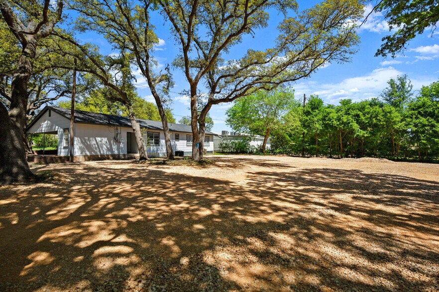 More Photos Of 603 W Highway 290, Dripping Springs Office For Sale