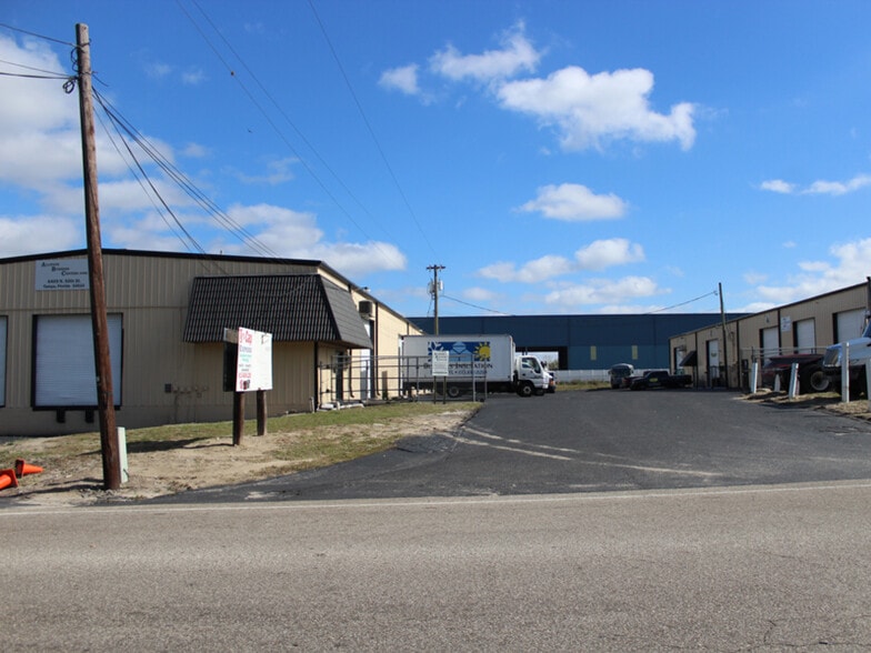 Primary Photo Of 6405 N 50th St, Tampa Warehouse For Lease