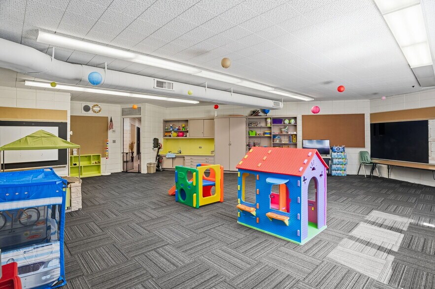 More Photos Of 2201 W 108th St, Bloomington Daycare Center For Lease