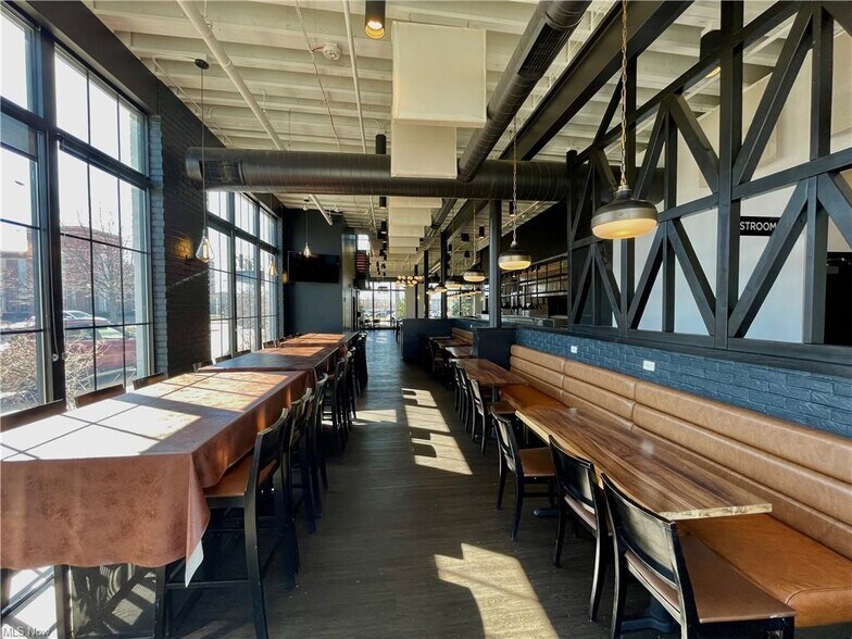 More Photos Of 3941 Erie St, Willoughby Restaurant For Lease