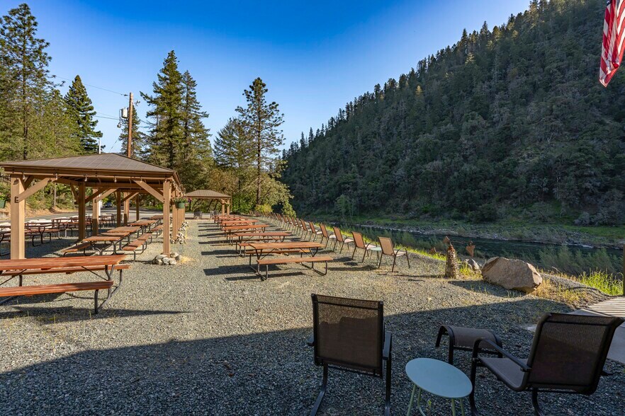 More Photos Of 11744 Galice Rd, Merlin Hotel For Sale