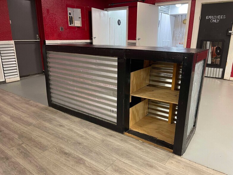 More Photos Of 10810 Alameda Dr, Norman Restaurant For Sale