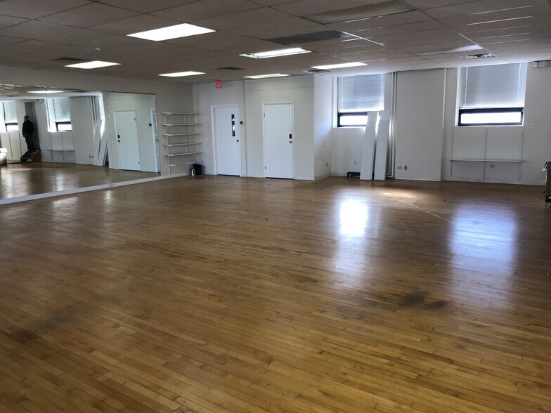 More Photos Of 61 Main St, Norwalk Storefront Retail Office For Lease