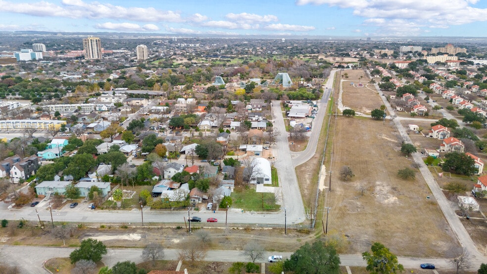More Photos Of 322 Lucas St, San Antonio Auto Repair For Sale