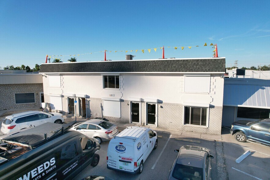 More Photos Of 1203 SE 9th Ter, Cape Coral Light Distribution For Lease