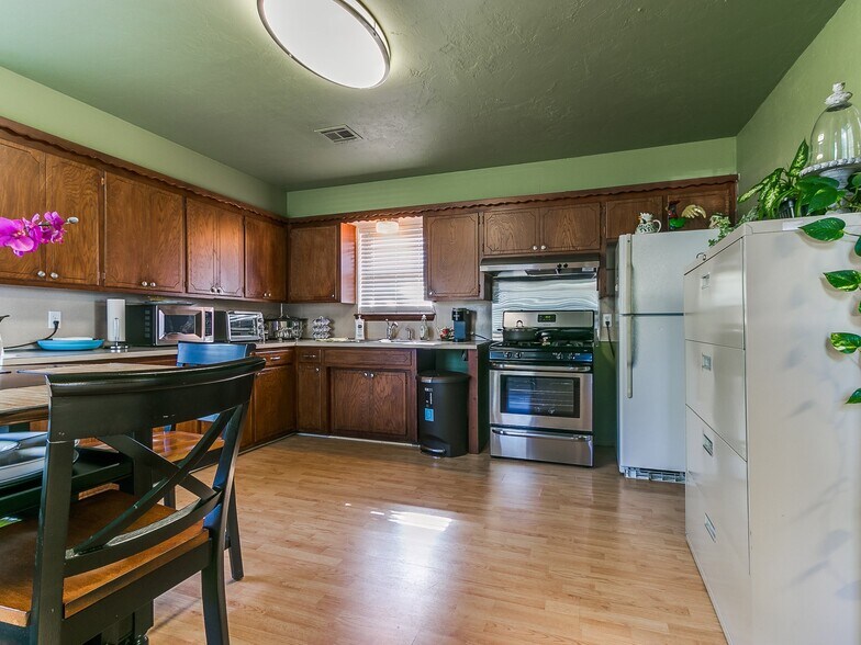 More Photos Of 16446 NE 23rd St, Choctaw Office Residential For Sale