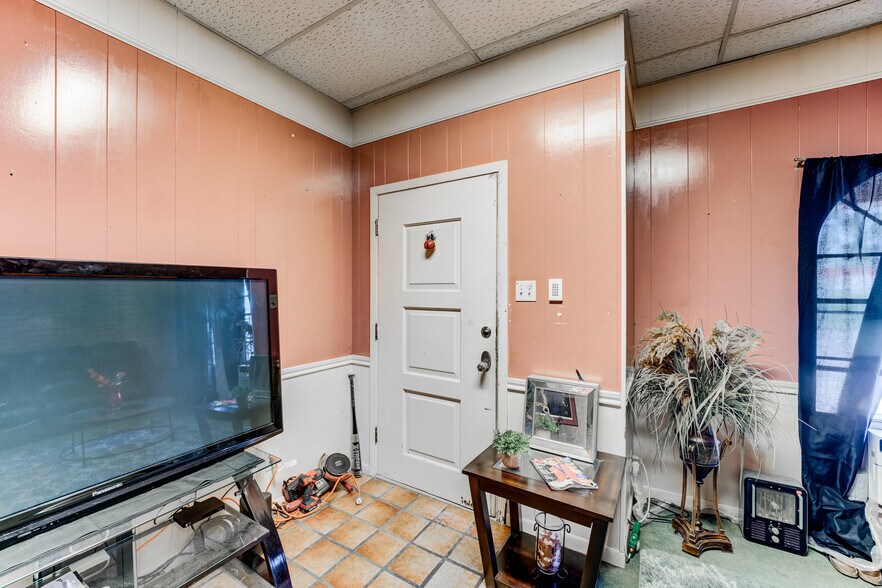 More Photos Of 811 N Travis St, Liberty Apartments For Sale