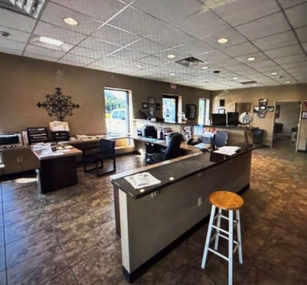 More Photos Of 1504 Nederland Ave, Nederland Storefront Retail Office For Sale