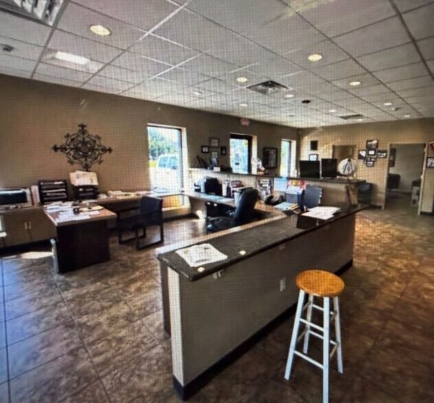 More Photos Of 1504 Nederland Ave, Nederland General Retail For Sale
