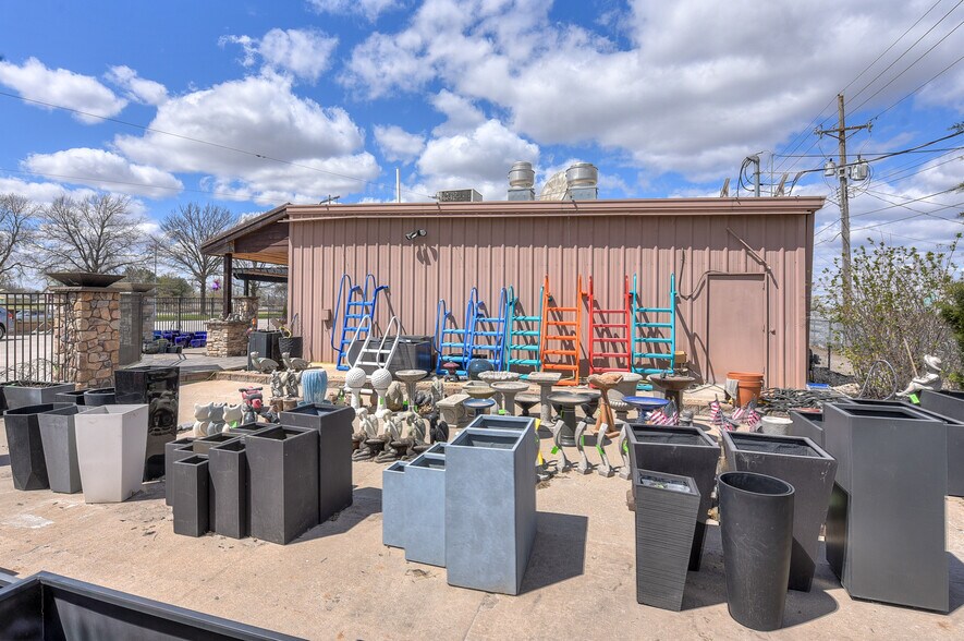 More Photos Of 110 W Reichmuth Rd, Valley Freestanding For Sale