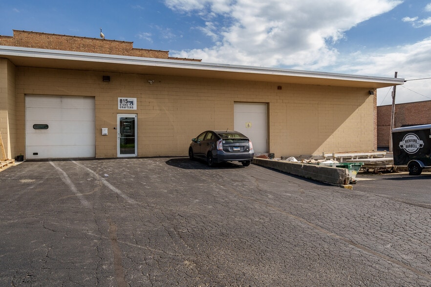 More Photos Of 208-210 Kishwaukee St, Rockford Light Distribution For Sale