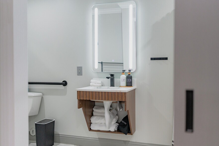 More Photos Of 1107 N Broadway, Santa Maria Hotel For Sale