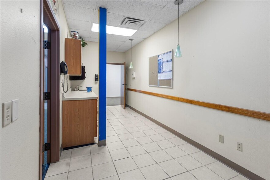 More Photos Of 9846 State Highway 31 E, Tyler Medical For Sale