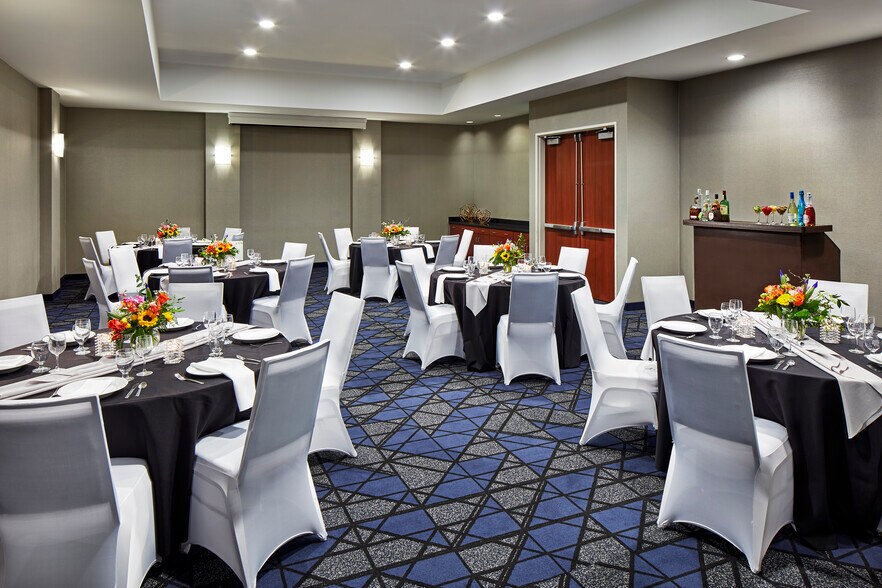 More Photos Of 1000 Fairgrounds Dr, Vallejo Hotel For Sale