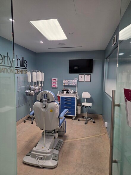 More Photos Of 2121 E Coast Hwy, Newport Beach Medical For Lease