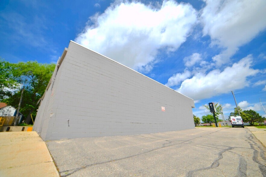 More Photos Of 4105 52nd St, Kenosha Freestanding For Sale