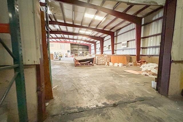 More Photos Of 609 Enterprise St, Laredo Industrial For Sale