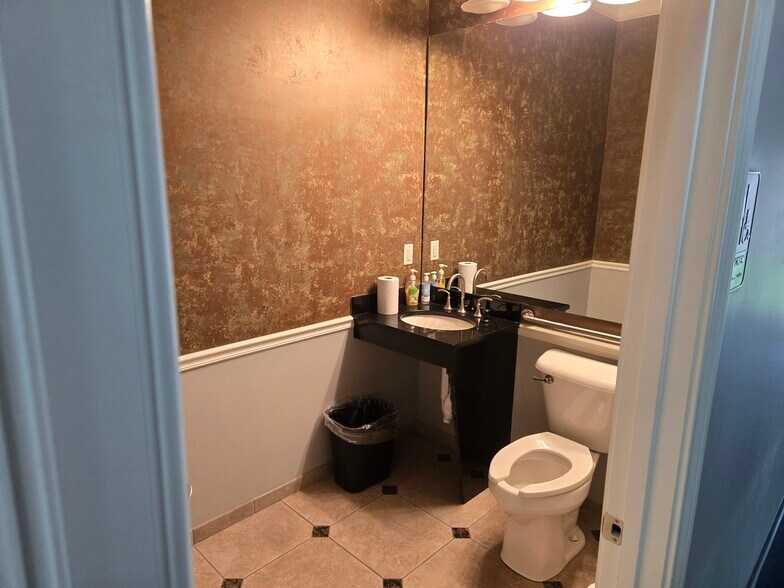 More Photos Of 4837 Rialto Rd, West Chester Loft Creative Space For Lease