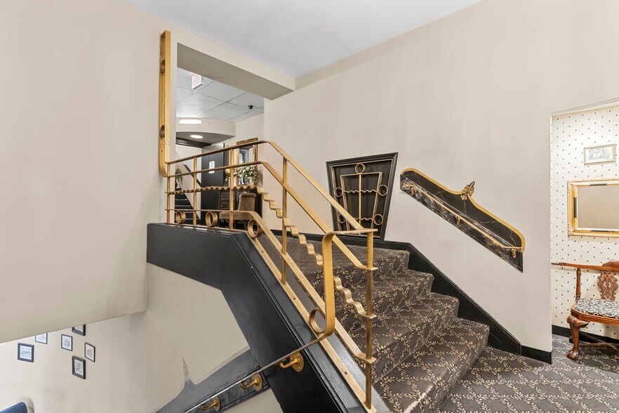 More Photos Of 138 E Market St, New Albany Lodge Meeting Hall For Sale