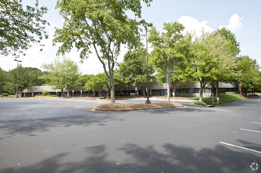 More Photos Of 3587 Parkway Ln, Peachtree Corners Light Distribution For Lease