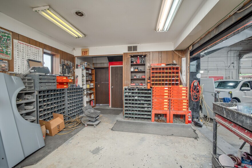 More Photos Of 20785 Orchard Lake Rd, Farmington Hills Warehouse For Sale