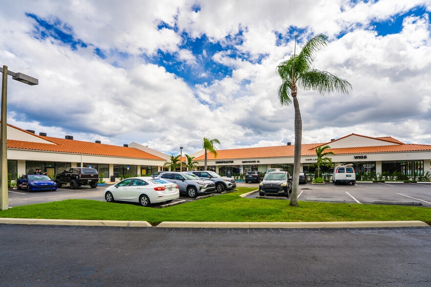 More Photos Of 450 NE 20th St, Boca Raton General Retail For Lease