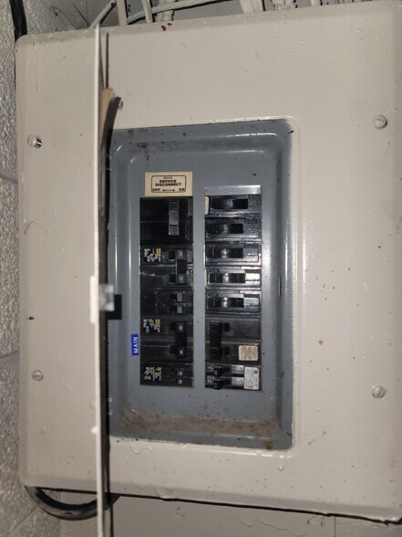 More Photos Of 1458 W 32nd St, Indianapolis Apartments For Sale