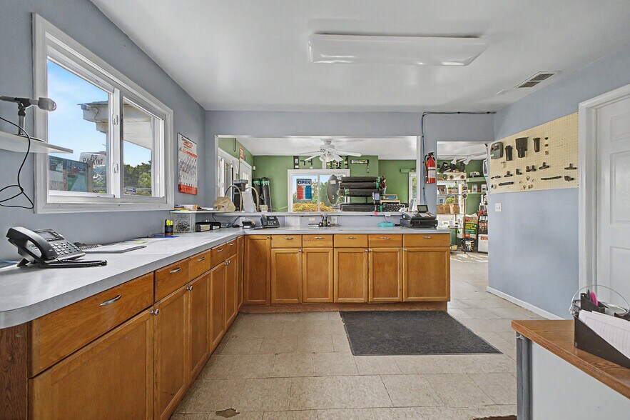 More Photos Of 1287 S Merriman Rd, Westland Freestanding For Sale