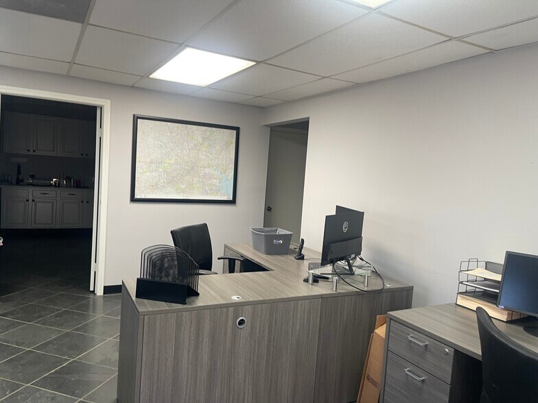 More Photos Of 332 Hwy 146 N, La Porte Warehouse For Lease