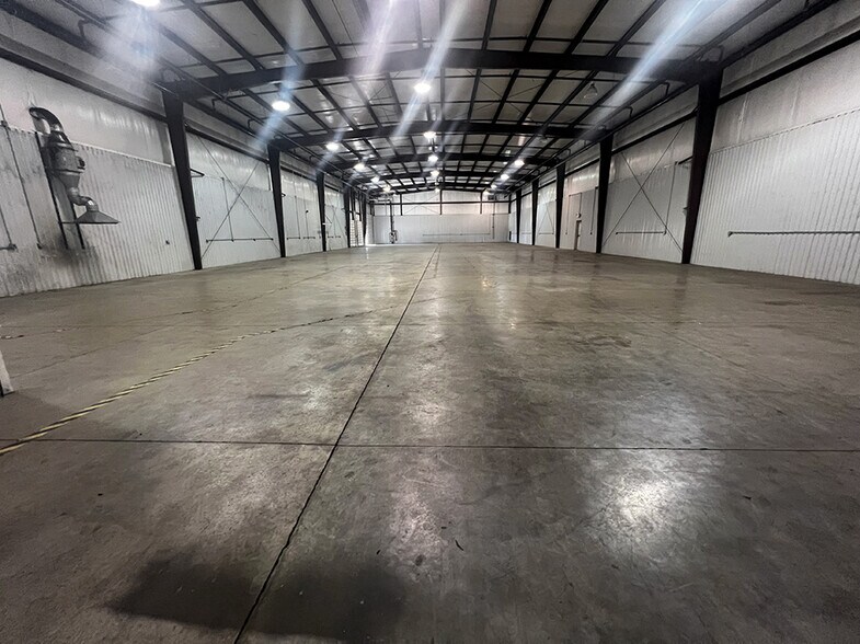 More Photos Of 11601 Frank Bonan Industrial Park Dr, Benton Industrial For Lease