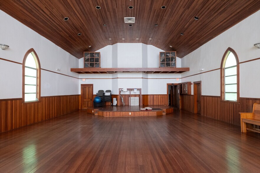 More Photos Of 619 NE 1st St, Gainesville Religious Facility For Sale