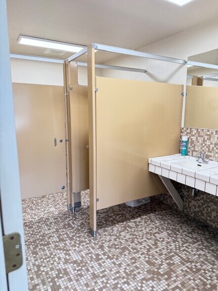 More Photos Of 4651 Quail Lakes Dr, Stockton Office For Lease