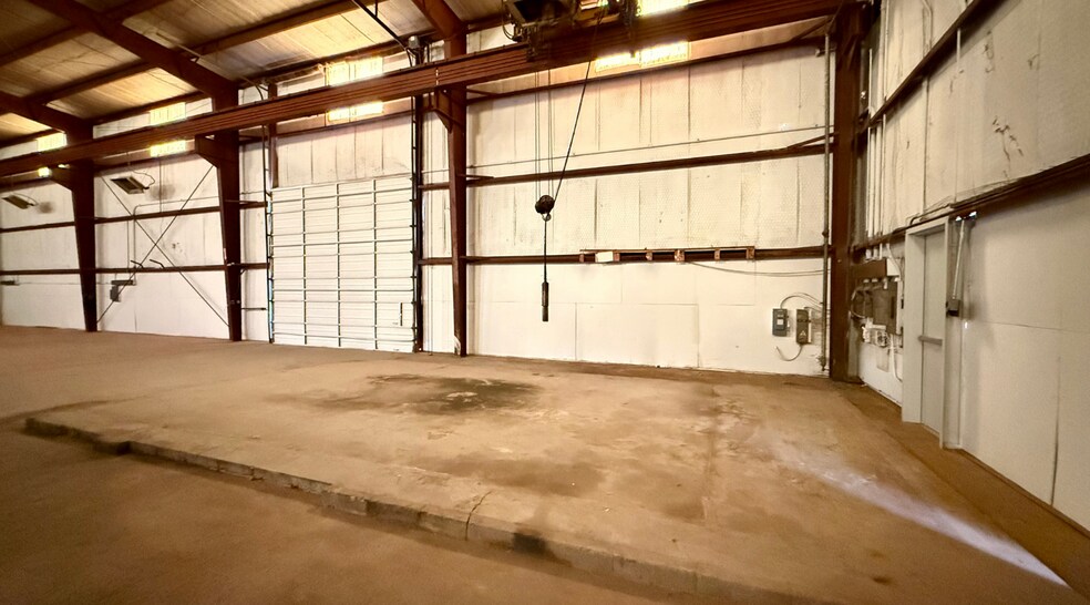 More Photos Of 1900 W 2nd St, Odessa Industrial For Lease